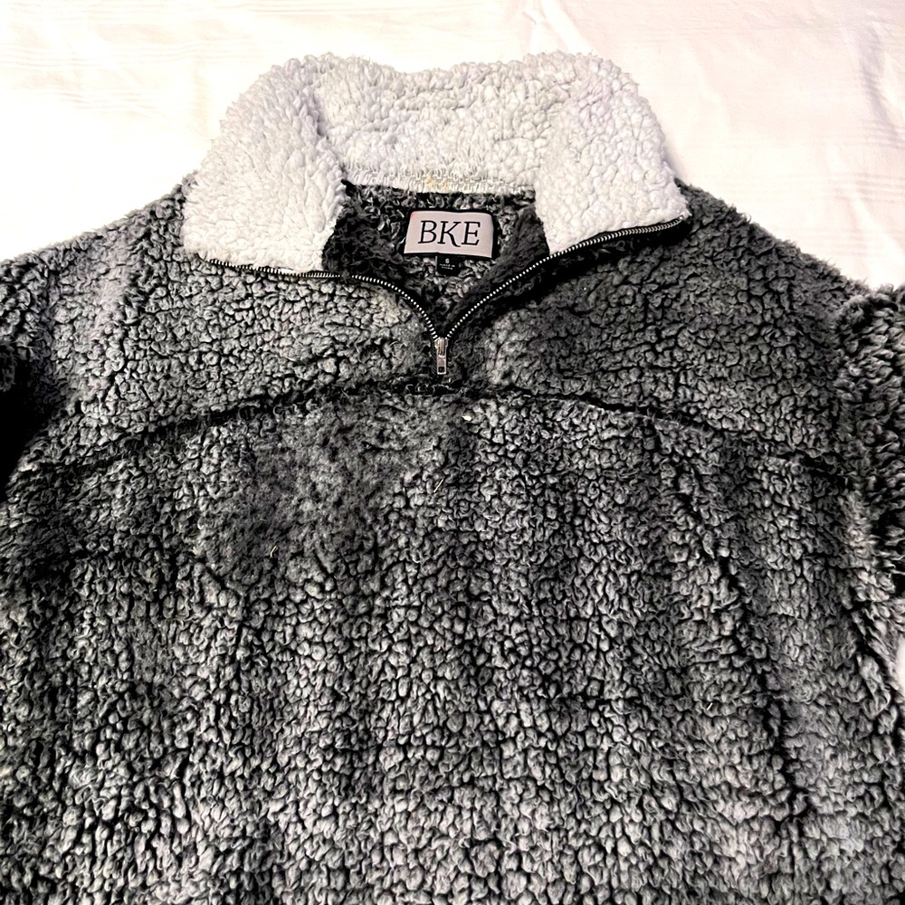 Women’s Small Pre-Owned Sherpa Pullover- Dark Grey